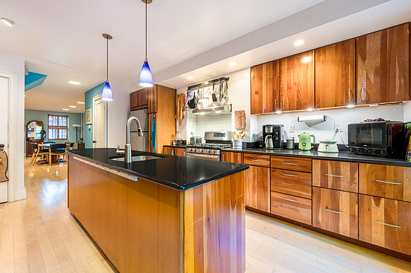 370 1-2 Pacific St-7.jpg